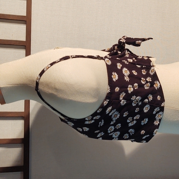 Hollister Daisy Print Black Crop Top with Tie Back Sz S - Picture 3 of 7